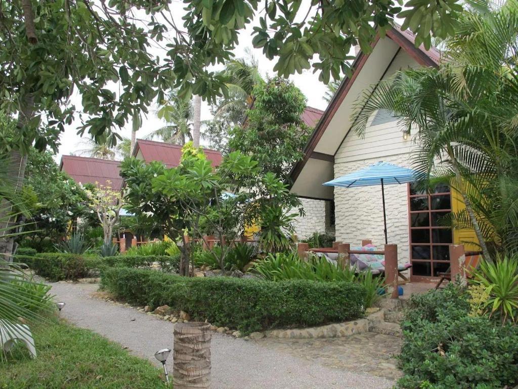 Blue Beach Resort Baanphakrimlay Bagian luar foto