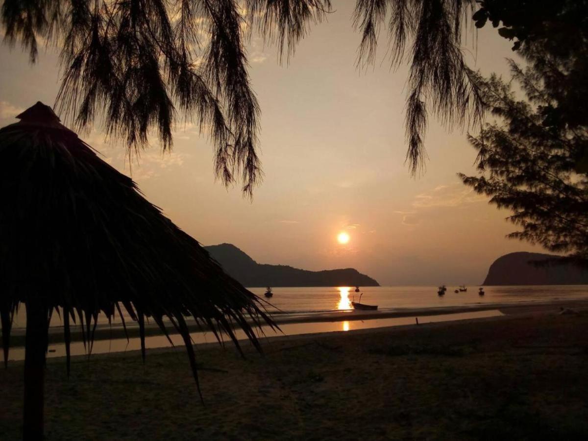Blue Beach Resort Baanphakrimlay Bagian luar foto