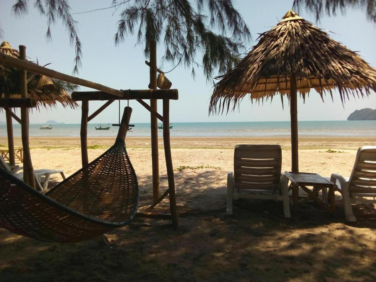 Blue Beach Resort Baanphakrimlay Bagian luar foto