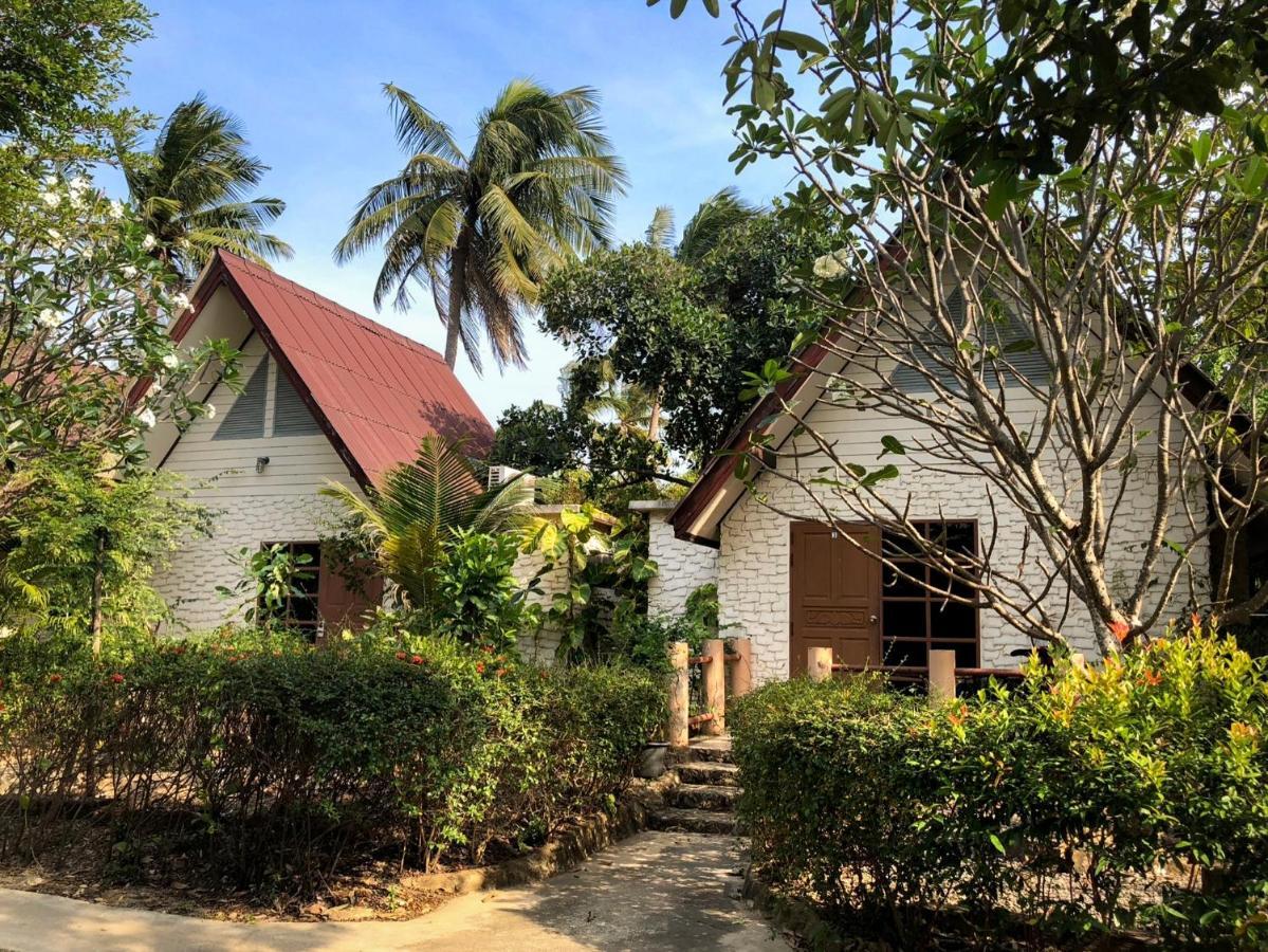 Blue Beach Resort Baanphakrimlay Bagian luar foto