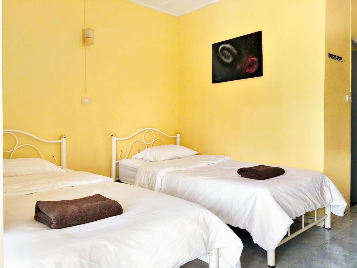 Blue Beach Resort Baanphakrimlay Bagian luar foto