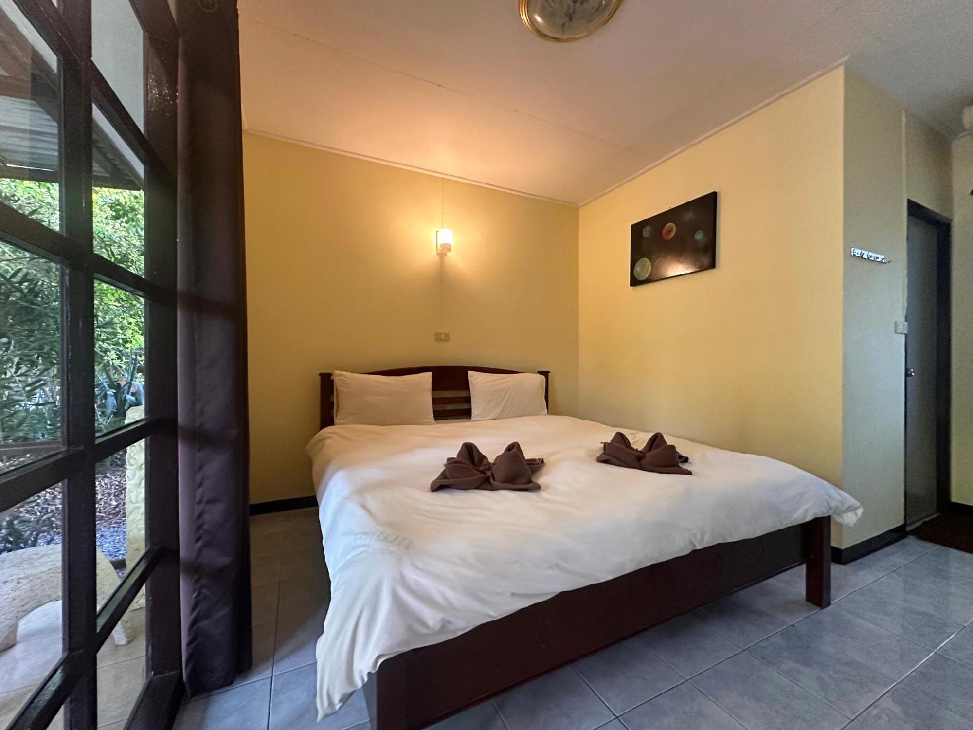 Blue Beach Resort Baanphakrimlay Bagian luar foto