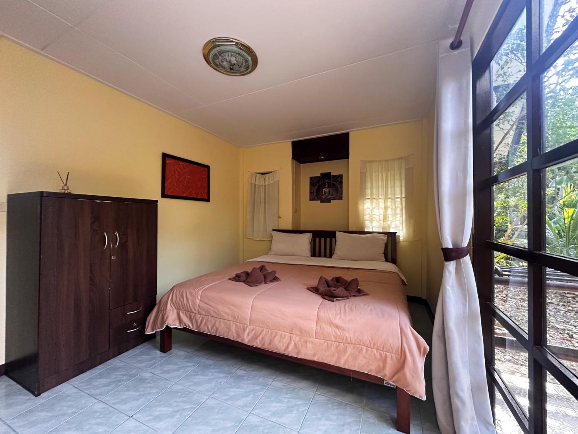 Blue Beach Resort Baanphakrimlay Bagian luar foto