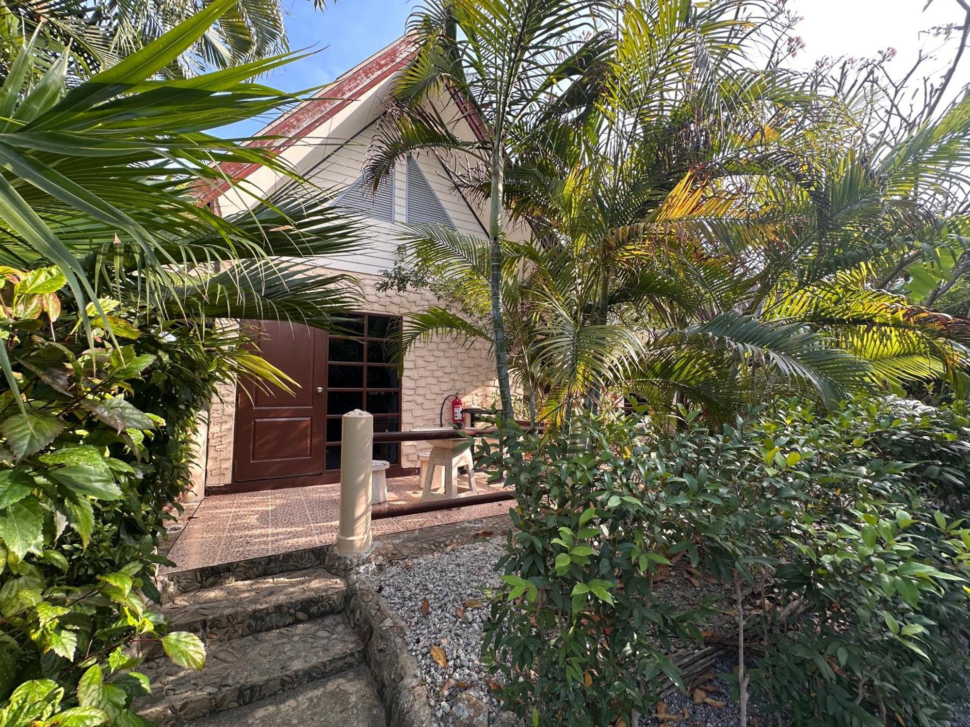 Blue Beach Resort Baanphakrimlay Bagian luar foto