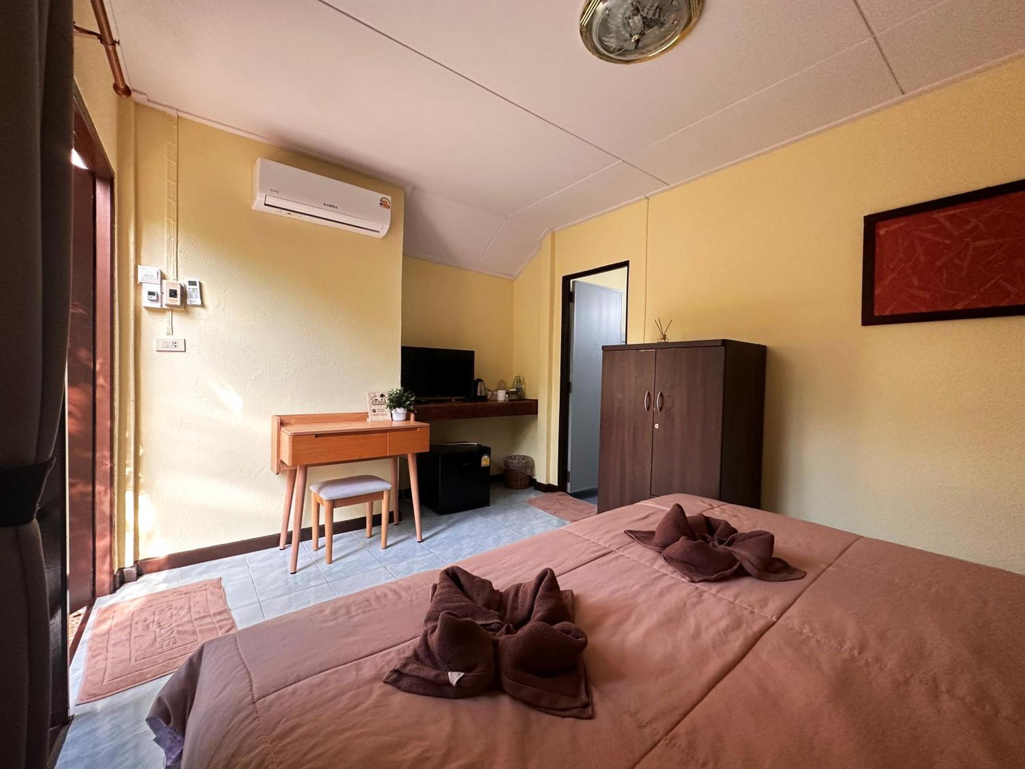 Blue Beach Resort Baanphakrimlay Bagian luar foto