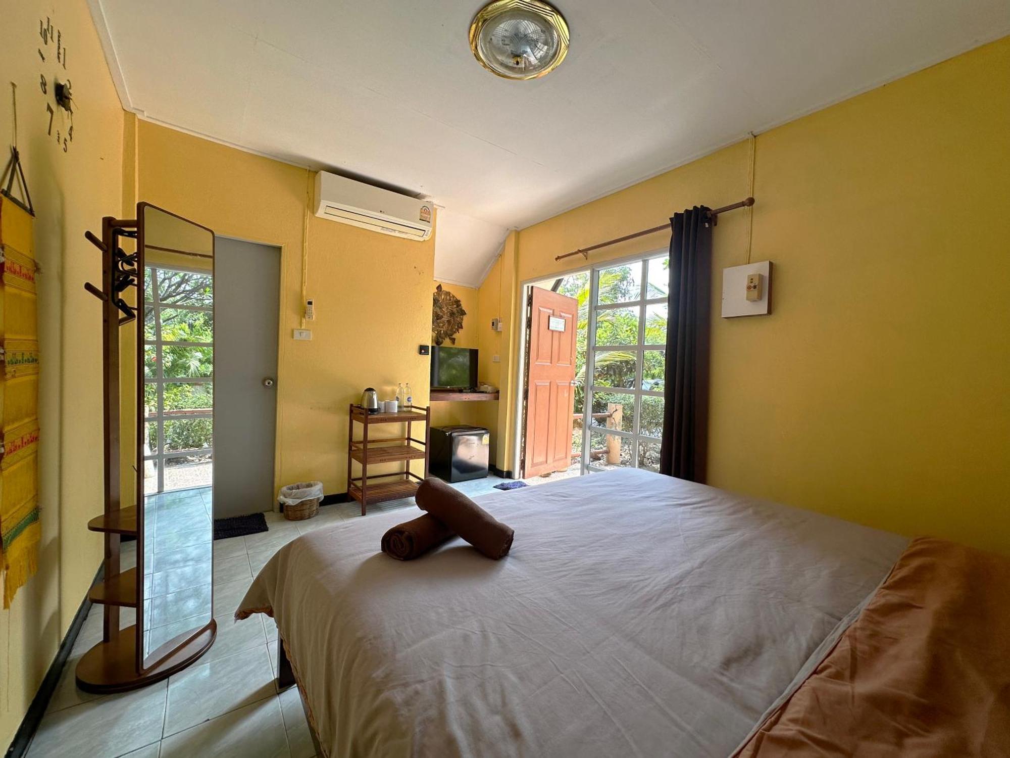 Blue Beach Resort Baanphakrimlay Bagian luar foto